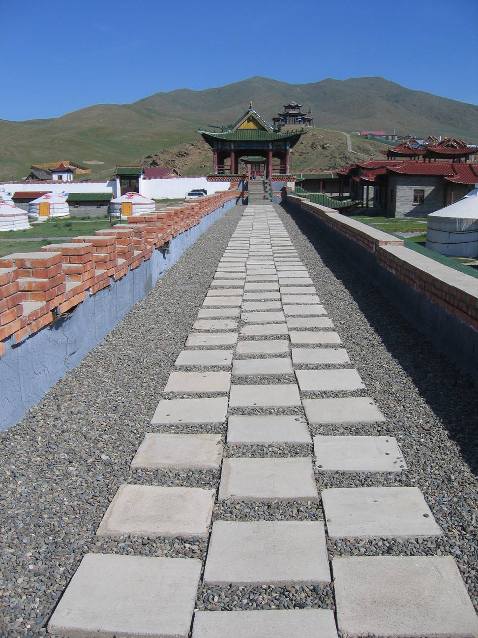 Hotel Mongolia Aussenmauer 8